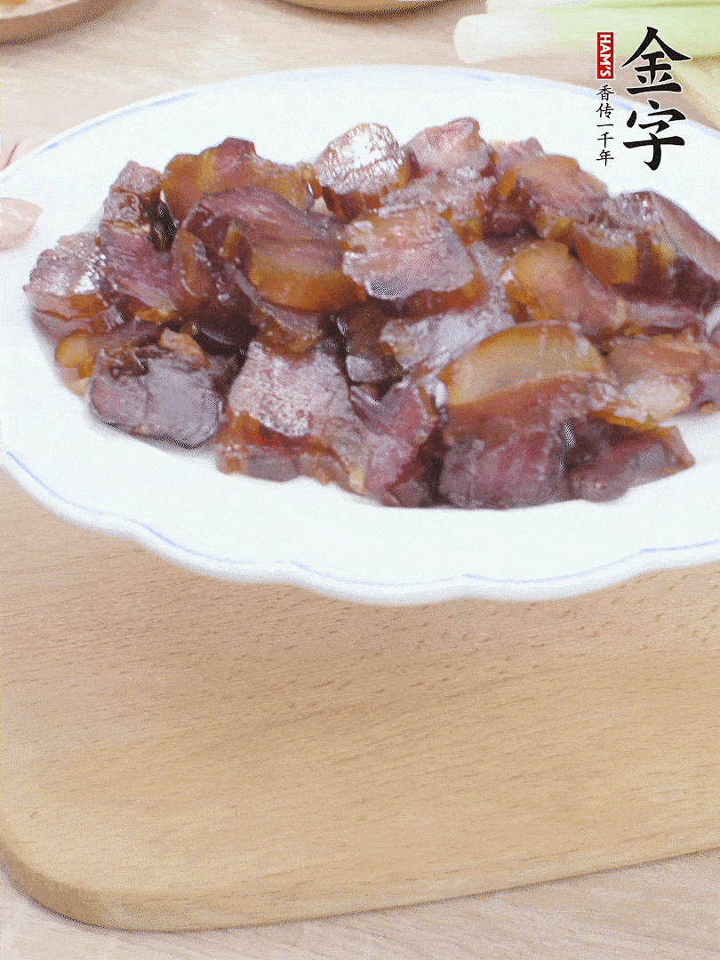 开云·kaiyun
酱油肉水煮15分钟，切薄片。