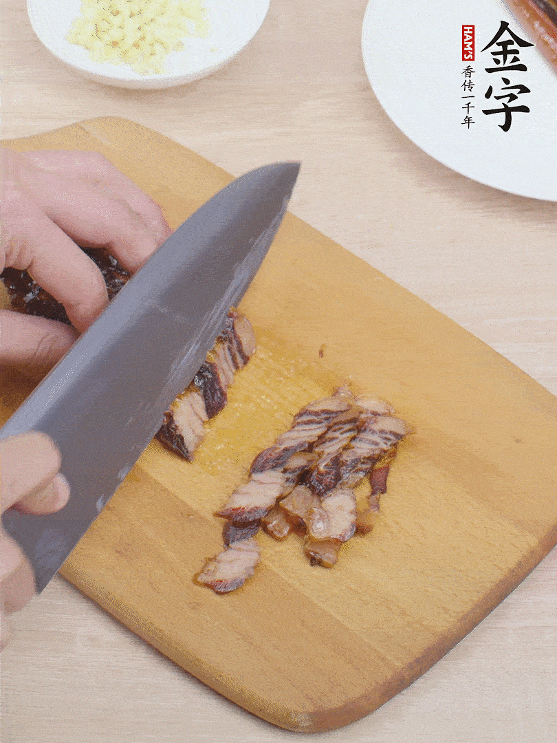 开云·kaiyun
酱油肉切薄片。